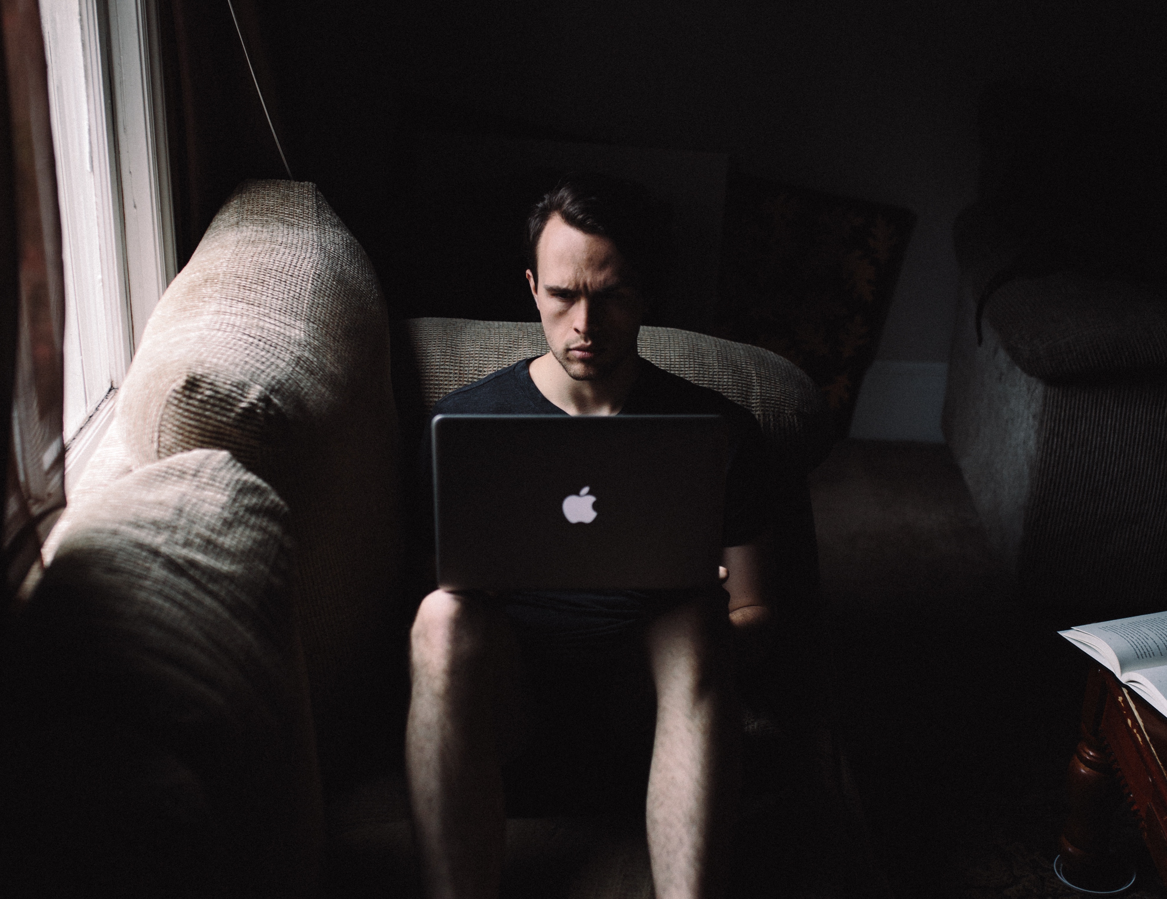 Miksi ihmisillä on rahaongelmia?